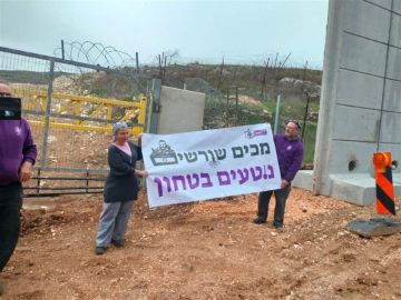 مستوطنون إسرائيليون يعبرون الحدود مع لبنان (فيديو)