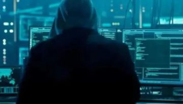 إعلامي إسرائيلي يبلغ عن اتصالات مريبة فيعتقل بشبهة التواصل مع إيران