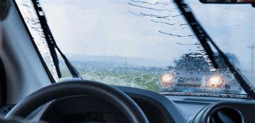 التحكم المروري: يرجى من السائقين توخي الحذر وتخفيف السرعة بسبب تساقط الأمطار تفاديا للانزلاقات وللصدامات المرورية