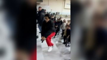 بالفيديو: إطلاق نار في الملعب