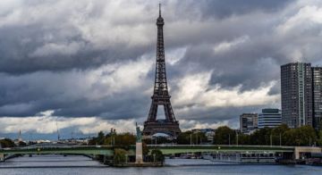 لسبب غير معروف دركي باريسي يتعرض لهجوم بسكين