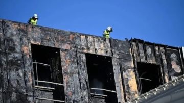 مصرع خمسة أشخاص في حريق مبنى سكني قرب برشلونة