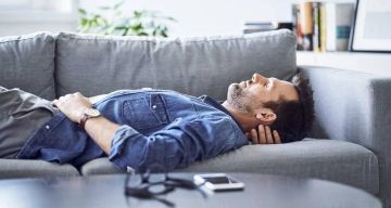 إلى محبي النوم... إليكم فائدة القيلولة