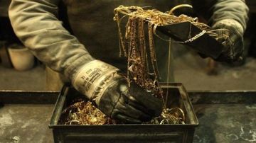 ثلاثة مجهولين يفرون بعد محاولة سلب محل مجوهرات