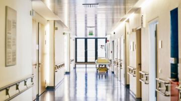 الكويت تدرج 8 مستشفيات لبنانية على قائمة الإرهاب الكويت تدرج 8 مستشفيات لبنانية على قائمة الإرهاب