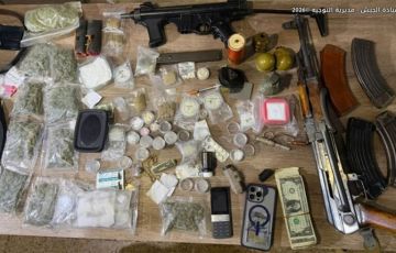 عمليات دهم وتوقيف أشخاص وضبط كمية من المخدرات والأسلحة الحربية