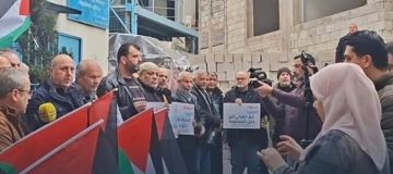 وقفة احتجاجية في مخيم البداوي اعتراضا على تقليص خدمات الأونروا وقفة احتجاجية في مخيم البداوي اعتراضا على تقليص خدمات الأونروا