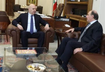 الرئيس عون التقى حاكم مصرف لبنان.. وهذا ما دار بينهما الرئيس عون التقى حاكم مصرف لبنان.. وهذا ما دار بينهما