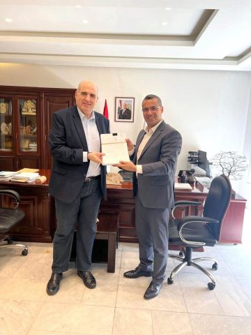 هاني يتسلم من لحود التقرير السنوي للمديرية العامة الزراعة ويشيد بجهود لحود والعاملين هاني يتسلم من لحود التقرير السنوي للمديرية العامة الزراعة ويشيد بجهود لحود والعاملين