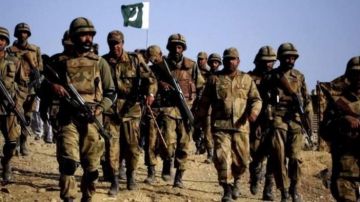 الجيش الباكستاني يعلن عن مقتل 12 جنديا باشتباكات مع أفغانستان