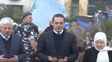 بالفيديو: الحريري أمام ضريح والده بالفيديو: الحريري أمام ضريح والده