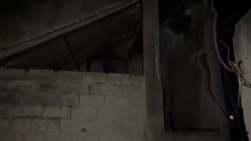 بالفيديو: إخلاء مبنى جديد مهدد بالسقوط