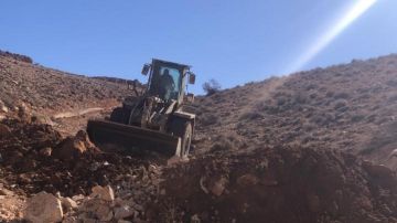 بالصور: الجيش يغلق معابر غير شرعية