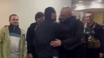 بالفيديو: لقاء بين الحريري وحرس بيت الوسط