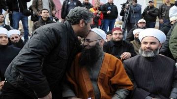 تفاصيل مثيرة من محاكمة فضل شاكر والأسير