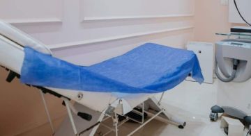 ضبط معدات ومواد تجميل غير مرخصة وختم مركز تجميل بالشمع الأحمر ضبط معدات ومواد تجميل غير مرخصة وختم مركز تجميل بالشمع الأحمر