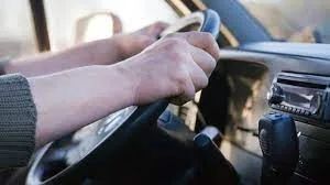 تعرض لموقف خطير كاد أن ينتهي بكارثة مميتة إليكم ما حصل مع مخرج شهير خلال القيادة