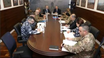 منسى استكمل التحضيرات لعرض آليات تحسين رواتب العسكريين على مجلس الوزراء وناقش الأوضاع الداخلية مع يحيا