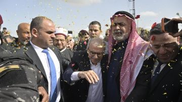 سلام يستكمل جولته: تربطني بهذه المنطقة علاقة تاريخية سلام يستكمل جولته: تربطني بهذه المنطقة علاقة تاريخية