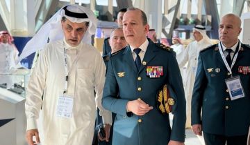 قائد الجيش زار السعودية واطلع على أحدث التقنيات في مجال صناعة الدفاع والأمن