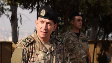 وصول قائد الجيش إلى مبنى الكونغرس الأميركي