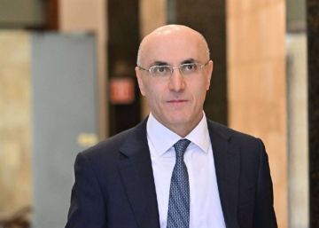 الحجار يفتح الطريق أمام الشاحنات السلع في طريقها إلى الأسواق