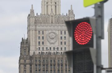 الخارجية الروسية: موسكو تحذر من مخاطر صدام عسكري بين الدول النووية الخارجية الروسية: موسكو تحذر من مخاطر صدام عسكري بين الدول النووية