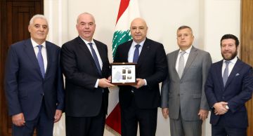 الرئيس عون يتسلم أول طابع تذكاري باسم ولايته