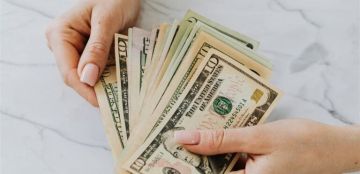 مواطنون يجنون دولارات بـخطوة.. ما علاقة القرض الحسن؟