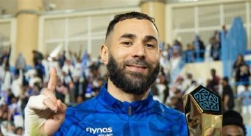 هدف بالكعب يمنح بنزيما جائزة الأفضل الأولى مع الهلال هدف بالكعب يمنح بنزيما جائزة الأفضل الأولى مع الهلال