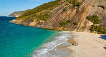 الأمواج سحبت والدته وشقيقيه إلى عرض البحر إبن الـ13 سنة خلص عائلته من الموت!