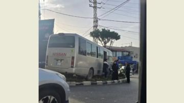 نجاة طلاب بعد فقدان سائق حافلة مدرسية السيطرة عليها في دوار كفررمان بالنبطية نجاة طلاب بعد فقدان سائق حافلة مدرسية السيطرة عليها في دوار كفررمان بالنبطية
