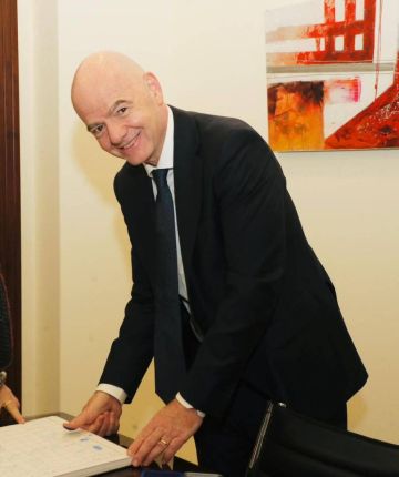 رسميا رئيس الـفيفا ينال الجنسية اللبنانية