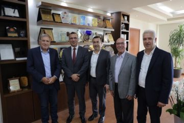 هاني بحث مع إدارة الريجي الاستفادة من خبراتها في زراعة القنب الهندي