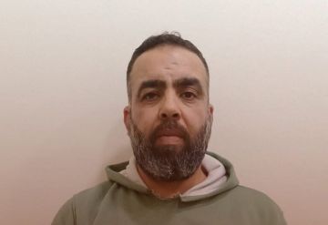 ينتحل صفة أمنية ويسلب المواطنين أمن الدولة يوقفه ويعمم أوصافه