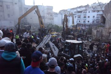 انتهاء أعمال الإنقاذ في طرابلس.. 14 قتيلا وغضب عارم على السياسيين