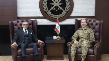 قائد الجيش يتسلم دعوة فرنسية لحضور مؤتمر دعم الجيش