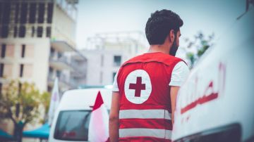 منتحلو صفة... والصليب الأحمر يحذر!