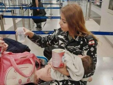 تكريم معاون أول لرعايتها رضيعة في المطار