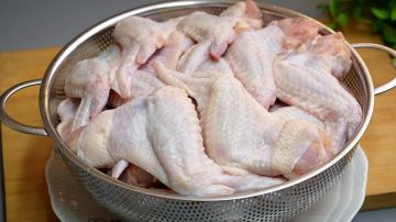 نقابة الدواجن تطمئن: الدجاج متوافر في الأسواق