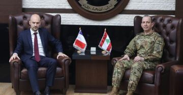 هيكل بحث مع بارو بالمتطلبات لتعزيز قدرات الجيش والتحضيرات لمؤتمر الدعم في فرنسا