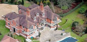 شعر بالتهديد.. ممثل غادر منزله داخل أرقى الاحياء