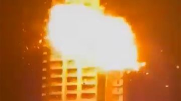 بالفيديو: لحظة استهداف برج في البحرين