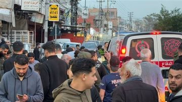 حادث سير على طريق المساكن الشعبية - البرج الشمالي ونقل اصابات حادث سير على طريق المساكن الشعبية - البرج الشمالي ونقل اصابات