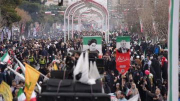 ذكرى انتصار الثورة الإسلامية في إيران: دلالات ورسائل في المشهدين الشعبي والسياسي (تقرير)