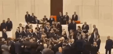 شجار عنيف وتضارب شاهدوا ما حدث في مجلس النواب التركي (فيديو) شجار عنيف وتضارب شاهدوا ما حدث في مجلس النواب التركي (فيديو)