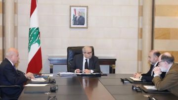 سلام شدد لوزير الاقتصاد على تكثيف جولات حماية المستهلك.. وبحث مع رئيس مجلس الإنماء والإعمار سلام شدد لوزير الاقتصاد على تكثيف جولات حماية المستهلك.. وبحث مع رئيس مجلس الإنماء والإعمار