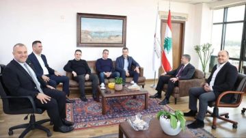 عبد المسيح زار لجنة تكنولوجيا المعلومات البرلمانية في مرفأ بيروت عبد المسيح زار لجنة تكنولوجيا المعلومات البرلمانية في مرفأ بيروت