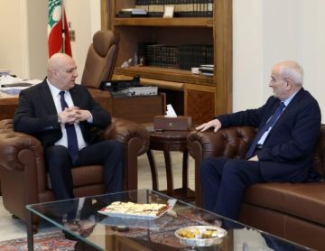 الأوضاع الأمنية ومسألة رواتب العسكريين والمتقاعدين محور لقاء الرئيس عون ووزير الدفاع الأوضاع الأمنية ومسألة رواتب العسكريين والمتقاعدين محور لقاء الرئيس عون ووزير الدفاع