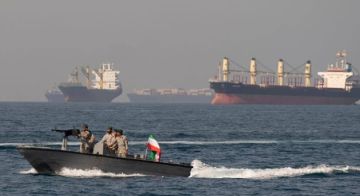 زوارق إيرانية مسلحة اعترضت ناقلة نفط أميركية في مضيق هرمز
